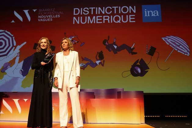 Isabelle Huppert receives a digital award from the INA at the Théâtre de la Gare du Midi during the opening ceremony of the 2026 Biarritz International Film Festival – Nouvelles Vagues, June 23, 2026 Jean Marc Lhomer Bestimage Photocall before the opening ceremony of the Biarritz International Film Festival – Nouvelles Vagues 2026 at the Théâtre de la Gare du Midi in Biarritz on June 23, 2026, Biarritz, France,detected_source_language  Copyright: xJean-MarcxLhomerx xBestimagexJean-MarcxLhomerx xBestimagex