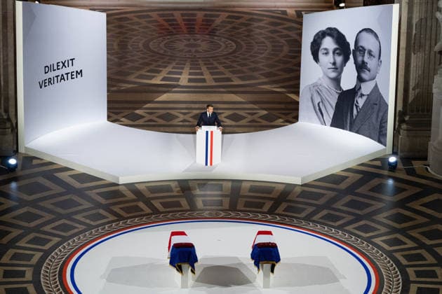 President Emmanuel Macron and his wife Brigitte Macron at the induction ceremony for Marc Bloch and Simonne Vidal at the Panthéon in Paris on June 23, 2026. Jeanne Accorsini, Pool Bestimage. The two flag-draped cenotaphs of the late historian and Resistance fighter Marc Bloch and his wife Simonne Bloch, while French President Emmanuel Macron delivers a speech during the Pantheon induction ceremony for the late historian and French Resistance member Marc Bloch and his wife, Simonne Bloch, at the Pantheon in Paris, France, June 23, 2026 ACCORSINIJEANNE BLOCH 0044 Credit Jeanne Accorsini SIPA 2606240125 Paris France,detected_source_language  Copyright: xJeannexAccorsinix xPoolx xBestimagexJeannexAccorsinix xPoolx xBestimagex