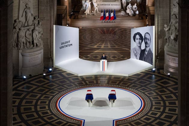 President Emmanuel Macron and his wife Brigitte Macron at the induction ceremony for Marc Bloch and Simonne Vidal at the Panthéon in Paris on June 23, 2026. Jeanne Accorsini, Pool Bestimage. The two flag-draped cenotaphs of the late historian and Resistance fighter Marc Bloch and his wife Simonne Bloch, while French President Emmanuel Macron delivers a speech during the Panthéon induction ceremony for the late historian and French Resistance member Marc Bloch and his wife, Simonne Bloch, at the Panthéon in Paris, France, June 23, 2026 ACCORSINIJEANNE BLOCH 0020 Credit Jeanne Accorsini SIPA 2606240121 Paris France,detected_source_language  Copyright: xJeannexAccorsinix xPoolx xBestimagexJeannexAccorsinix xPoolx xBestimagex