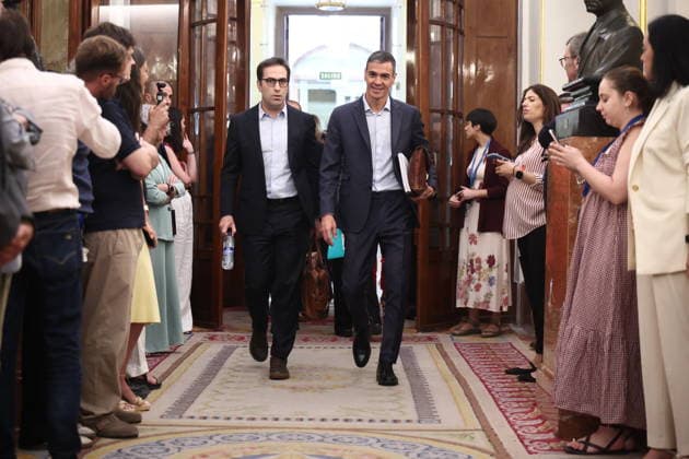 Sánchez and Feijóo Face Off in Congress Amid a Full-Blown Clash Over Corruption and Calls for Elections Prime Minister Pedro Sánchez d and First Vice President and Minister of Economy, Trade, and Business Carlos Cuerpo i upon their arrival at a plenary session in the Congress of Deputies, on June 24, 2026, in Madrid, Spain. The Prime Minister appears before the Lower House to report on the political situation following developments in the investigations involving his wife, the Leire case, and former Prime Minister Zapatero, as well as the Supreme Court’s conviction of former Minister Ábalos, his advisor, Koldo, and businessman Víctor de Aldama. JUNE 24, 2026, Madrid, Spain,detected_source_language  Copyright: xEduardoxParrax 7618651