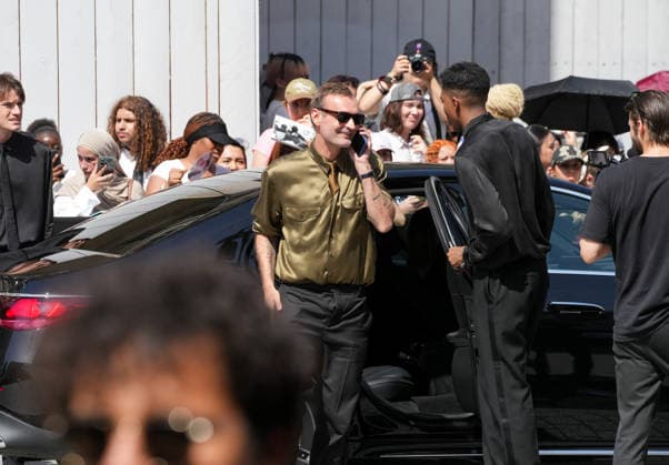 Augustin Trapenard at the Saint Laurent Mens Spring Summer 2027 fashion show at the Bourse du Commerce in Paris on June 23, 2026. Anne Sophie Guebey, Bestimage. Celebrities at the Saint Laurent Mens Spring Summer 2027 fashion show at the Bourse du Commerce in Paris on June 23, 2026, Paris, France,detected_source_language  Copyright: xAnne-SophiexGuebeyx xBestimagexAnne-SophiexGuebeyx xBestimagex