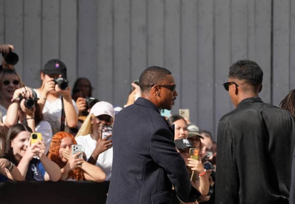 Keith Powers at the Saint Laurent Mens Spring Summer 2027 fashion show at the Bourse du Commerce in Paris on June 23, 2026. Anne Sophie Guebey, Bestimage. Celebrities at the Saint Laurent Mens Spring Summer 2027 fashion show at the Bourse du Commerce in Paris on June 23, 2026, Paris, France,detected_source_language  Copyright: xAnne-SophiexGuebeyx xBestimagexAnne-SophiexGuebeyx xBestimagex