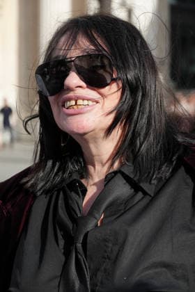 Béatrice Dalle at the Saint Laurent Mens Spring Summer 2027 fashion show at the Bourse du Commerce in Paris on June 23, 2026. Anne Sophie Guebey, Bestimage. Celebrities at the Saint Laurent Mens Spring Summer 2027 fashion show at the Bourse du Commerce in Paris on June 23, 2026, Paris, France,detected_source_language  Copyright: xAnne-SophiexGuebeyx xBestimagexAnne-SophiexGuebeyx xBestimagex