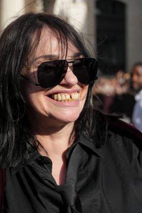 Béatrice Dalle at the Saint Laurent Mens Spring Summer 2027 fashion show at the Bourse du Commerce in Paris on June 23, 2026. Anne Sophie Guebey, Bestimage. Celebrities at the Saint Laurent Mens Spring Summer 2027 fashion show at the Bourse du Commerce in Paris on June 23, 2026, Paris, France,detected_source_language  Copyright: xAnne-SophiexGuebeyx xBestimagexAnne-SophiexGuebeyx xBestimagex