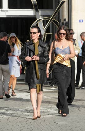 Debi Mazar and her daughter Evelina Maria Corcos at the Saint Laurent Mens Spring Summer 2027 fashion show at the Bourse du Commerce in Paris on June 23, 2026. Anne Sophie Guebey, Bestimage. Celebrities at the Saint Laurent Mens Spring Summer 2027 fashion show at the Bourse du Commerce in Paris on June 23, 2026, Paris, France,detected_source_language  Copyright: xAnne-SophiexGuebeyx xBestimagexAnne-SophiexGuebeyx xBestimagex