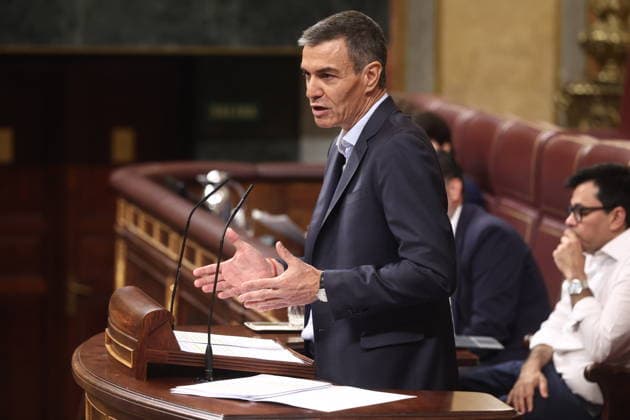 Sánchez and Feijóo Clash in Congress Amid a Full-Blown Crisis Over Corruption and Calls for Elections Prime Minister Pedro Sánchez speaks during a plenary session in the Congress of Deputies on June 24, 2026, in Madrid, Spain. The Prime Minister appears before the Lower House to report on the political situation following developments in the investigations involving his wife, the Leire case, and former Prime Minister Zapatero, as well as the Supreme Court’s conviction of former Minister Ábalos, his advisor, Koldo, and businessman Víctor de Aldama. JUNE 24, 2026, Madrid, Spain,detected_source_language  Copyright: xEduardoxParrax 7618697