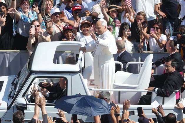 IPA86002958 - Vatican City - Italy, June 24, 2026: The pontiff makes his way around the square on the popemobile, greeting the faithful and pilgrims and blessing the children. Pope Leo XIV presides over the Wednesday General Audience in St. Peter™s Square. This morning, thousands of faithful and pilgrims from around the world gathered in St. Peter™s Square to attend the Wednesday General Audience with Pope Leo XIV. It was a moment of prayer, listening, and communion that filled the square with hope, reflection, and joy.  Copyright: xmarcoxiacobuccix xmarcoxiacobuccix 86002958