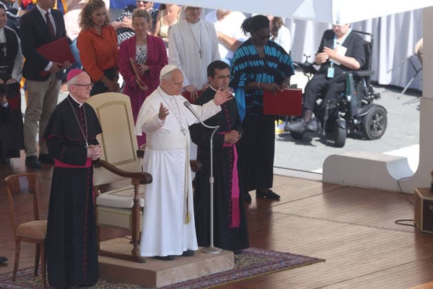 IPA86002970 - Vatican City - Italy, June 24, 2026: Pope Leo XIV presides over the Wednesday General Audience in St. Peter™s Square. This morning, thousands of faithful and pilgrims from around the world gathered in St. Peter™s Square to attend the Wednesday General Audience with Pope Leo XIV. It was a moment of prayer, listening, and fellowship that filled the square with hope, reflection, and joy.  Copyright: xmarcoxiacobuccix xmarcoxiacobuccix 86002970