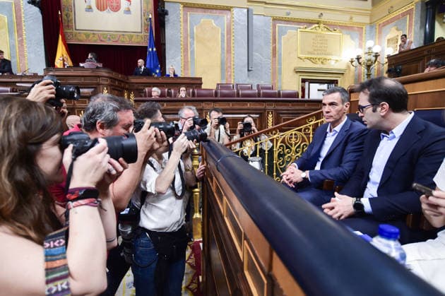 Sánchez and Feijóo Face Off in Congress Amid a Full-Blown Clash Over Corruption and Calls for Elections Prime Minister Pedro Sánchez i and First Vice President and Minister of Economy, Trade, and Business Carlos Cuerpos d during a plenary session in the Congress of Deputies, on June 24, 2026, in Madrid, Spain. The Prime Minister appears before the Lower House to report on the political situation following developments in the investigations involving his wife, the Leire case, and former Prime Minister Zapatero, as well as the Supreme Court’s conviction of former Minister Ábalos, his advisor, Koldo, and businessman Víctor de Aldama. JUNE 24, 2026, Madrid, Spain,detected_source_language  Copyright: xGustavoxValientex 7618880
