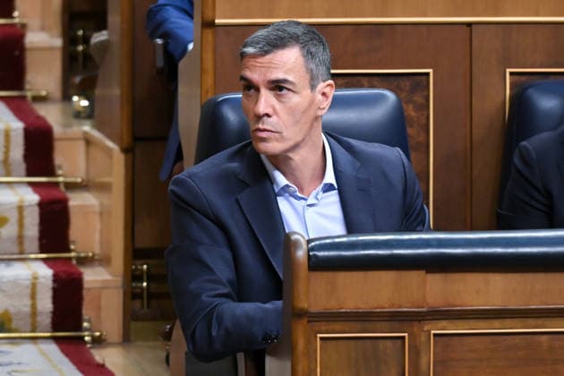Sánchez and Feijóo Clash in Congress Amid a Full-Blown Scandal Over Corruption and Calls for Elections Prime Minister Pedro Sánchez speaks during a plenary session in the Congress of Deputies on June 24, 2026, in Madrid, Spain. The Prime Minister appears before the Lower House to report on the political situation following developments in the investigations involving his wife, the Leire case, and former Prime Minister Zapatero, as well as the Supreme Court’s conviction of former Minister Ábalos, his advisor, Koldo, and businessman Víctor de Aldama. JUNE 24, 2026, Madrid, Spain,detected_source_language  Copyright: xGustavoxValientex 7618958