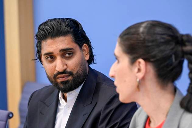 ABB BPK- Said Etris Hashemi, Autor, Initiative 19. Februar Hanau, Bundesvorsitzender des Verbandes binationaler Familien Partnerschaften Rima Hanano, Co-Geschäftsführerin von CLAIM bei der Veroeffentlichung des Berichts Vorstellung des zivilgesellschaftlichen Lagebildes antimuslimischer Rassismus und Fallzahlen 2025 auf der BPK Bundespressekonferenz am 24.06.2026 in Berlin Berlin Deutschland *** ABB BPK Said Etris Hashemi, author, February 19 Hanau Initiative; Rima Hanano, Federal Chair of the Association of Binational Family Partnerships; Co-Executive Director of CLAIM, at the release of the report Overview of Anti-Muslim Racism in Civil Society and Case Statistics for 2025 at the BPK Federal Press Conference on June 24, 2026, in Berl