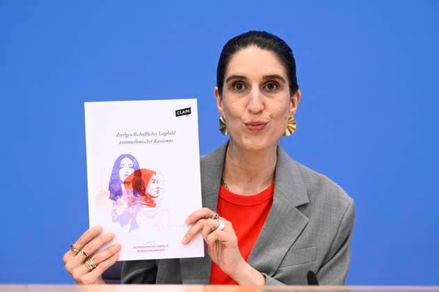 ABB BPK- Rima Hanano, Co-Geschaeftsfuehrerin von CLAIM bei der Veroeffentlichung des Berichts Vorstellung des zivilgesellschaftlichen Lagebildes antimuslimischer Rassismus und Fallzahlen 2025 auf der BPK Bundespressekonferenz am 24.06.2026 in Berlin Berlin Deutschland *** ABB BPK Rima Hanano, Co-Executive Director of CLAIM, at the release of the report Overview of Anti-Muslim Racism in Civil Society and Case Statistics for 2025 at the BPK Federal Press Conference on June 24, 2026, in Berlin, Germany,detected_source_language