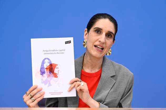 ABB BPK- Rima Hanano, Co-Geschaeftsfuehrerin von CLAIM bei der Veroeffentlichung des Berichts Vorstellung des zivilgesellschaftlichen Lagebildes antimuslimischer Rassismus und Fallzahlen 2025 auf der BPK Bundespressekonferenz am 24.06.2026 in Berlin Berlin Deutschland *** ABB BPK Rima Hanano, Co-Executive Director of CLAIM, at the release of the report Overview of Anti-Muslim Racism in Civil Society and Case Statistics for 2025 at the BPK Federal Press Conference on June 24, 2026, in Berlin, Germany,detected_source_language