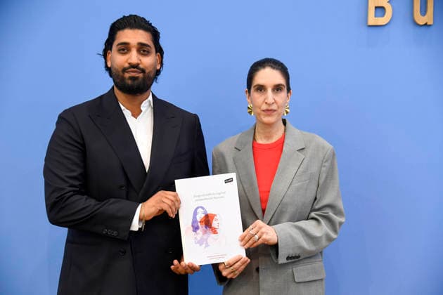 ABB BPK- Rima Hanano, Co-Geschäftsführerin von CLAIM Said Etris Hashemi, Autor, Initiative 19. Februar Hanau, Bundesvorsitzender des Verbandes binationaler Familien und Partnerschaften bei der Veroeffentlichung des Berichts Vorstellung des zivilgesellschaftlichen Lagebildes antimuslimischer Rassismus und Fallzahlen 2025 auf der BPK Bundespressekonferenz am 24.06.2026 in Berlin Berlin Deutschland *** ABB BPK Rima Hanano, Co-Executive Director of CLAIM; Said Etris Hashemi, author; Initiative 19 February Hanau; Federal Chair of the Association of Binational Families and Partnerships, at the publication of the report Presentation of the Civil Society Assessment of Anti-Muslim Racism and Case Statistics for 2025 at the BPK Federal Press Conf
