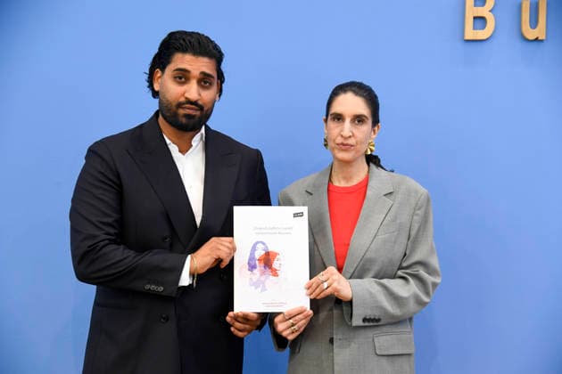 ABB BPK- Rima Hanano, Co-Geschäftsführerin von CLAIM Said Etris Hashemi, Autor, Initiative 19. Februar Hanau, Bundesvorsitzender des Verbandes binationaler Familien und Partnerschaften bei der Veroeffentlichung des Berichts Vorstellung des zivilgesellschaftlichen Lagebildes antimuslimischer Rassismus und Fallzahlen 2025 auf der BPK Bundespressekonferenz am 24.06.2026 in Berlin Berlin Deutschland *** ABB BPK Rima Hanano, Co-Executive Director of CLAIM; Said Etris Hashemi, author; Initiative 19 February Hanau; Federal Chair of the Association of Binational Families and Partnerships, at the publication of the report Presentation of the Civil Society Assessment of Anti-Muslim Racism and Case Statistics for 2025 at the BPK Federal Press Conf