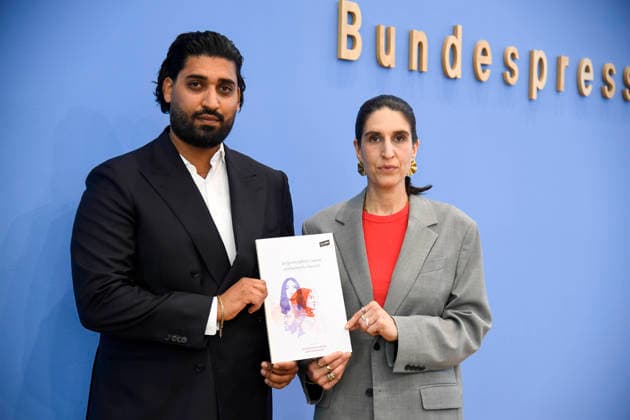 ABB BPK- Rima Hanano, Co-Geschäftsführerin von CLAIM Said Etris Hashemi, Autor, Initiative 19. Februar Hanau, Bundesvorsitzender des Verbandes binationaler Familien und Partnerschaften bei der Veroeffentlichung des Berichts Vorstellung des zivilgesellschaftlichen Lagebildes antimuslimischer Rassismus und Fallzahlen 2025 auf der BPK Bundespressekonferenz am 24.06.2026 in Berlin Berlin Deutschland *** ABB BPK Rima Hanano, Co-Executive Director of CLAIM; Said Etris Hashemi, author; Initiative 19 February Hanau; Federal Chair of the Association of Binational Families and Partnerships, at the publication of the report Presentation of the Civil Society Assessment of Anti-Muslim Racism and Case Statistics for 2025 at the BPK Federal Press Conf