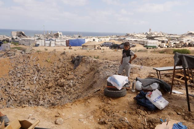 Displaced Palestinians inspect damaged tents after strike in Gaza City Displaced Palestinians inspect their heavily damaged tents near a displacement camp in the Sheikh Ajlin neighborhood, west of Gaza City, on June 24, 2026. An Israeli military strike overnight hit the coastal area where thousands of displaced families have sought shelter, leaving a large crater and causing extensive damage to displacement tents despite a ceasefire agreement being in force. Photo by Belal Osama apaimages Gaza Gaza Strip Palestinian Territory 240626_Gaza_BO_00(22) Copyright: xapaimagesxBelalxOsamax xapaimagesx