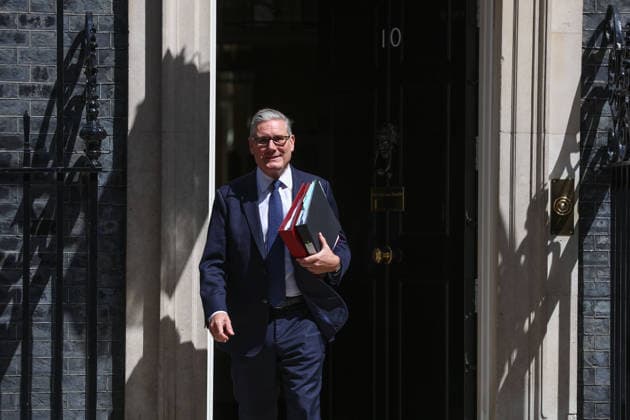 June 24, 2026, London, England, United Kingdom: British Prime Minister Sir Keir Starmer departs 10 Downing Street for the House of Commons to attend the Prime Minister s Questions. London United Kingdom - ZUMAa279 20260624_zsp_a279_003 Copyright: xZeynepxDemirxAslimx