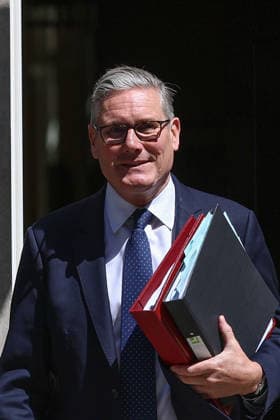 June 24, 2026, London, England, United Kingdom: British Prime Minister Sir Keir Starmer departs 10 Downing Street for the House of Commons to attend the Prime Minister s Questions. London United Kingdom  - ZUMAa279 20260624_zsp_a279_005 Copyright: xZeynepxDemirxAslimx