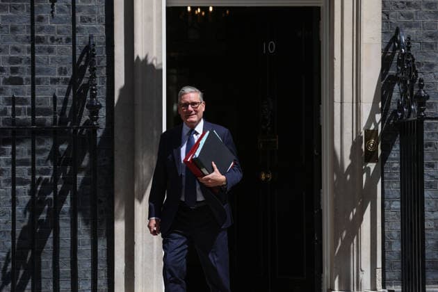 June 24, 2026, London, England, United Kingdom: British Prime Minister Sir Keir Starmer departs 10 Downing Street for the House of Commons to attend the Prime Minister s Questions. London United Kingdom  - ZUMAa279 20260624_zsp_a279_006 Copyright: xZeynepxDemirxAslimx