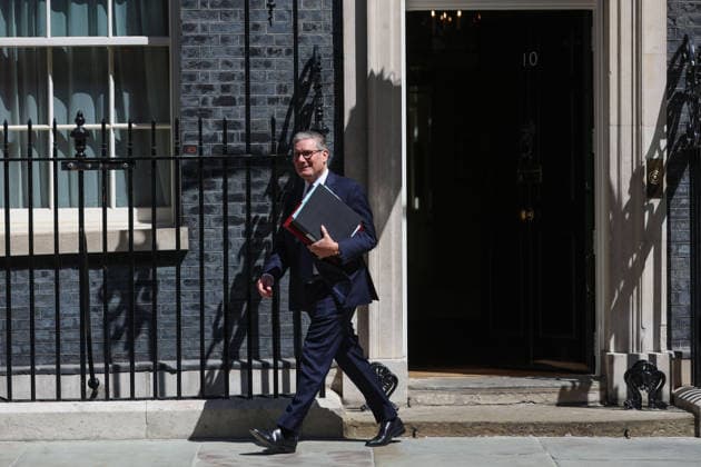 June 24, 2026, London, England, United Kingdom: British Prime Minister Sir Keir Starmer departs 10 Downing Street for the House of Commons to attend the Prime Minister s Questions. London United Kingdom  - ZUMAa279 20260624_zsp_a279_008 Copyright: xZeynepxDemirxAslimx