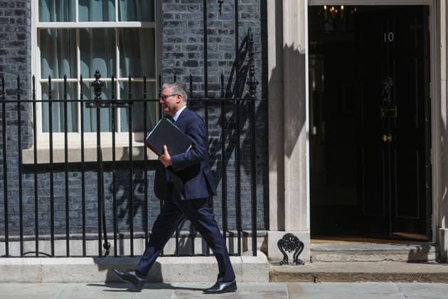 June 24, 2026, London, England, United Kingdom: British Prime Minister Sir Keir Starmer departs 10 Downing Street for the House of Commons to attend the Prime Minister s Questions. London United Kingdom  - ZUMAa279 20260624_zsp_a279_010 Copyright: xZeynepxDemirxAslimx