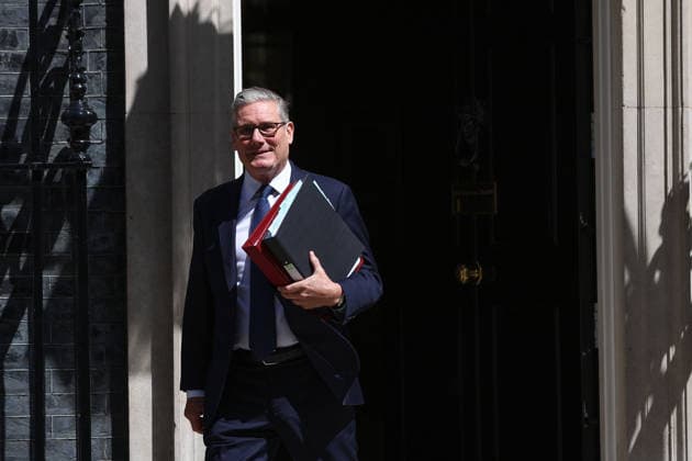 June 24, 2026, London, England, United Kingdom: British Prime Minister Sir Keir Starmer departs 10 Downing Street for the House of Commons to attend the Prime Minister s Questions. London United Kingdom - ZUMAa279 20260624_zsp_a279_007 Copyright: xZeynepxDemirxAslimx