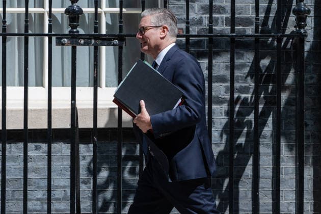 June 24, 2026, London, England, United Kingdom: UK Prime Minister KEIR STARMER departs 10 Downing Street in central London ahead of Prime Minister s Questions in the House of Commons. London United Kingdom  - ZUMAk172 20260624_zip_k172_013 Copyright: xThomasxKrychx