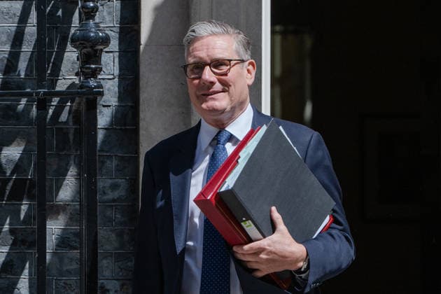 June 24, 2026, London, England, United Kingdom: UK Prime Minister KEIR STARMER departs 10 Downing Street in central London ahead of Prime Minister s Questions in the House of Commons. London United Kingdom  - ZUMAk172 20260624_zip_k172_016 Copyright: xThomasxKrychx