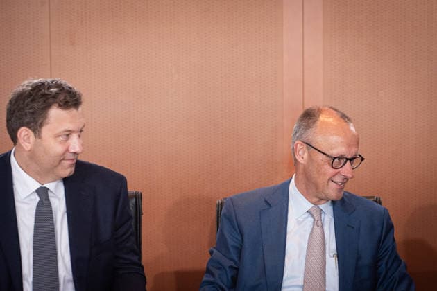 Berlin, Kabinettssitzung der Bundesregierung Kabinettssitzung der Bundesregierung am 24.06.2026 im Bundeskanzleramt in Berlin. Im Bild: Bundeskanzler Friedrich Merz (CDU) und Lars Klingbeil (Finanzminister, Vize-Kanzler, SPD). Berlin Bundeskanzleramt Berlin Deutschland *** Berlin, Federal Government Cabinet Meeting Federal Government Cabinet Meeting on June 24, 2026, at the Federal Chancellery in Berlin Pictured