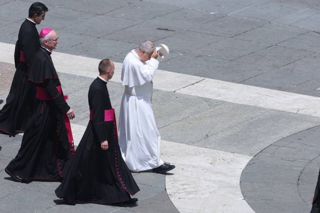 IPA86006983 - Vatican City - Italy, June 24, 2026: The pontiff wipes the sweat from his brow due to the intense heat. Pope Leo XIV presides over the Wednesday General Audience in St. Peter™s Square. This morning, thousands of faithful and pilgrims from around the world gathered in St. Peter™s Square to attend the Wednesday General Audience with Pope Leo XIV. It was a moment of prayer, listening, and fellowship that filled the square with hope, reflection, and joy.  Copyright: xmarcoxiacobuccix xmarcoxiacobuccix 86006983