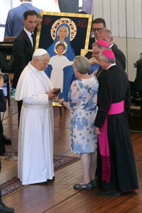 IPA86006977 - Vatican City - Italy, June 24, 2026: At the end of the audience, the pontiff receives gifts. Pope Leo XIV presides over the Wednesday General Audience in St. Peter™s Square. This morning, thousands of faithful and pilgrims from around the world gathered in St. Peter™s Square to attend the Wednesday General Audience with Pope Leo XIV. It was a moment of prayer, listening, and communion that filled the square with hope, reflection, and joy.  Copyright: xmarcoxiacobuccix xmarcoxiacobuccix 86006977