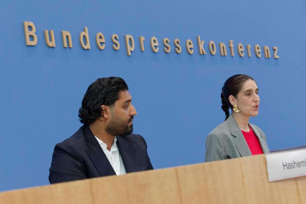 Lagebild antimuslimischer Rassismus 2026-06-24 Deutschland, Berlin SBundespressekonferenz: Vorstellung des zivilgesellschaftlichen Lagebildes antimuslimischer Rassismus und Fallzahlen 2025. Im Bild: Rima Hanano, Co-Geschäftsführerin von CLAIM, und Said Etris Hashemi, Autor, Vertreter der Initiative 19. Februar Hanau und Bundesvorsitzender des Verbandes binationaler Familien und Partnerschaften (iaf e.V.) *** Report on Anti-Muslim Racism, June 24, 2026, Germany, Berlin
