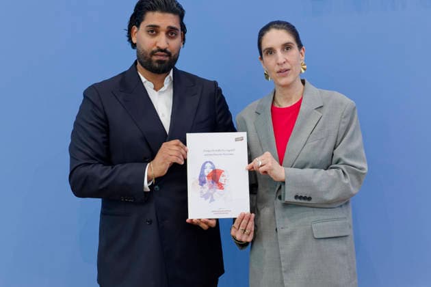 Lagebild antimuslimischer Rassismus 2026-06-24 Deutschland, Berlin SBundespressekonferenz: Vorstellung des zivilgesellschaftlichen Lagebildes antimuslimischer Rassismus und Fallzahlen 2025. Im Bild: Rima Hanano, Co-Geschäftsführerin von CLAIM, und Said Etris Hashemi, Autor, Vertreter der Initiative 19. Februar Hanau und Bundesvorsitzender des Verbandes binationaler Familien und Partnerschaften (iaf e.V.) *** Report on Anti-Muslim Racism, June 24, 2026, Germany, Berlin