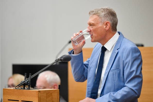 Es findet die Plenarsitzung im Saarländischen Landtag in Saarbrücken am Mittwoch (24.06.2026) statt. *** The plenary session of the Saarland State Parliament will take place in Saarbrücken on Wednesday, June 24, 2026.,detected_source_language bub