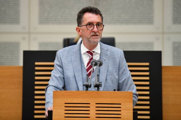Es findet die Plenarsitzung im Saarländischen Landtag in Saarbrücken am Mittwoch (24.06.2026) statt. Im Bild: Reinhold Jost, Minister für Inneres, Bauen und Sport. *** The plenary session of the Saarland State Parliament will take place in Saarbrücken on Wednesday, June 24, 2026. Pictured is Reinhold Jost, Minister of the Interior, Construction, and Sports.,detected_source_language bub