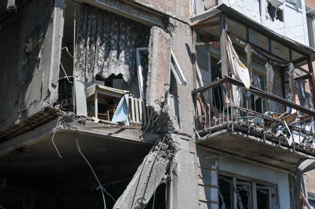 RUSSIA, GORLOVKA - JUNE 24, 2026: An apartment block destroyed in a drone attack Gorlovka Russia  - ZUMAt113 20260624_zaa_t113_166 Copyright: xDmitryxYagodkinx