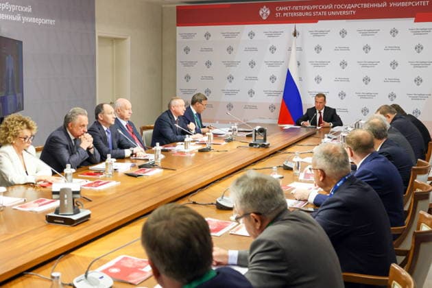 RUSSIA, ST PETERSBURG - JUNE 24, 2026: Russian Security Council Deputy Chairman, United Russia Party leader Dmitry Medvedev (R back) attends a meeting of the Board of Trustees of the St Petersburg State University St Petersburg Russia  - ZUMAt113 20260624_zaa_t113_238 Copyright: xYekaterinaxShtukinax