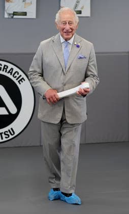 The King Hears How The Charity Reorg Uses Jiu Jitsu To Support Those Facing Physical, Mental And Social Challenges LONDON, ENGLAND - JUNE 24: King Charles III smiles as he receives a white belt during a visit to charity REORG at the Roger Gracie Brazilian Jiu Jitsu Academy on June 24, 2026 in London, England. REORG supports military personnel, veterans and emergency service workers through Brazilian Jiu Jitsu training in safe and supportive environments., Credit:Chris Jackson PA ROTA - B68 Avalon United Kingdom, England, London  Copyright: xChrisxJacksonx xPAxROTAx-xB68x xAvalonx 1112203145
