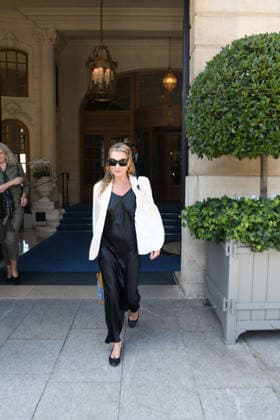 PFW - Kate Moss Leaves Her Hotel - Paris Model Kate Moss was spotted leaving her hotel Ritz Paris, during Paris Fashion Week. Paris, France, June 24, 2026. Photo by Florian Poitout ABACAPRESS.COM Paris Ile-de-France France  Copyright: xPoitoutxFlorian ABACAx