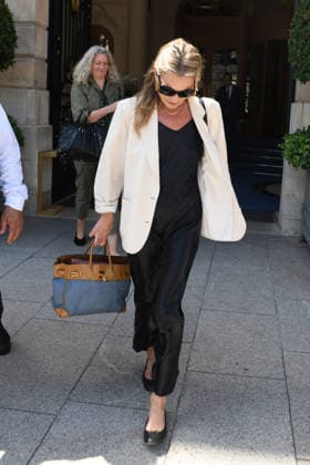 PFW - Kate Moss Leaves Her Hotel - Paris Model Kate Moss was spotted leaving her hotel Ritz Paris, during Paris Fashion Week. Paris, France, June 24, 2026. Photo by Florian Poitout ABACAPRESS.COM Paris Ile-de-France France  Copyright: xPoitoutxFlorian ABACAx