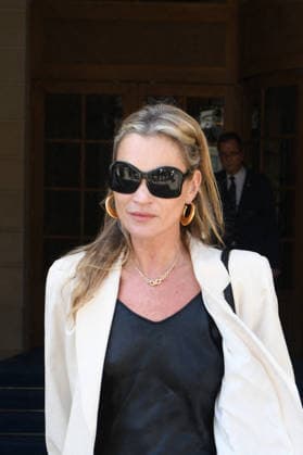 PFW - Kate Moss Leaves Her Hotel - Paris Model Kate Moss was spotted leaving her hotel Ritz Paris, during Paris Fashion Week. Paris, France, June 24, 2026. Photo by Florian Poitout ABACAPRESS.COM Paris Ile-de-France France  Copyright: xPoitoutxFlorian ABACAx