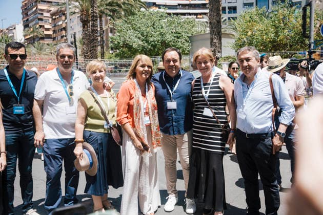 Final Session of the Mascletás Competition in Alicante The president of the Valencian Regional Government, Juanfran Pérez Llorca, during the 7th session of the Mascletás Competition in Plaza de los Luceros on June 24, 2026, in Alicante, Valencian Community, Spain. Today marks the final fireworks display, held in Plaza de los Luceros, which once again drew thousands of Alicante residents and visitors to the city center to feel the thrill of the fireworks, marking the highlights of the official festivities in the capital of the Costa Blanca. JUNE 24, 2026 Alicante, Valencian Community Alicante, Valencian Community, Spain  Copyright: xRobertoxPlazax 7619905