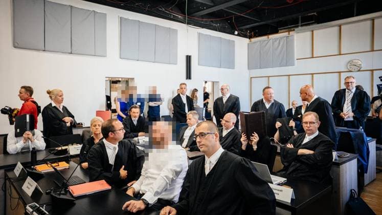 Fall Ibrahima Barry: Beginn Prozess gegen 9 Polizeibeamte 36 KLs 4 25 (Forts. 7.7.) + Mahnwache des Solidaritätskreises Justice for Ibrahima Barry ab 9 Uhr vor dem Gericht ** NUR FÜR REDAKTIONELLE ZWECKE ** EDITORIAL USE ONLY **<p>Fall Ibrahima Barry: Beginn Prozess gegen 9 Polizeibeamte 36 KLs 4 25 (Forts. 7.7.) + Mahnwache des Solidaritätskreises Justice for Ibrahima Barry ab 9 Uhr vor dem Gericht Copyright: ChristophxJendral *** Ibrahima Barry Case: Trial Begins Against 9 Police Officers, 36 Counts, 4, 25 Continued, 7, 7 Vigil by the Justice for Ibrahima Barry Solidarity Group Starting at 9 a.m. in Front of the Courthouse ** FOR EDITORIAL USE ONLY ** EDITORIAL USE ONLY ** p Ibrahima Barry Case: Trial Begins Against 9 Police Copyright: ChristophxJendral doc86fgchc49fsyvbflmxx ,EDITORIAL USE ONLY