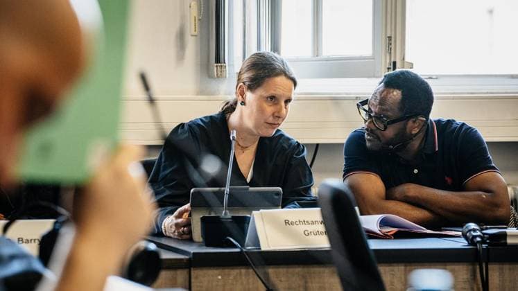 Fall Ibrahima Barry: Beginn Prozess gegen 9 Polizeibeamte 36 KLs 4 25 (Forts. 7.7.) + Mahnwache des Solidaritätskreises Justice for Ibrahima Barry ab 9 Uhr vor dem Gericht ** NUR FÜR REDAKTIONELLE ZWECKE ** EDITORIAL USE ONLY **<p>Fall Ibrahima Barry: Beginn Prozess gegen 9 Polizeibeamte 36 KLs 4 25 (Forts. 7.7.) + Mahnwache des Solidaritätskreises Justice for Ibrahima Barry ab 9 Uhr vor dem Gericht Copyright: ChristophxJendral *** Ibrahima Barry Case: Trial Begins Against 9 Police Officers, 36 Counts, 4, 25 Continued, 7, 7 Vigil by the Justice for Ibrahima Barry Solidarity Group Starting at 9 a.m. in Front of the Courthouse ** FOR EDITORIAL USE ONLY ** EDITORIAL USE ONLY ** p Ibrahima Barry Case: Trial Begins Against 9 Police Copyright: ChristophxJendral doc86fgcd21yq8122p8yh7x ,EDITORIAL USE ONLY