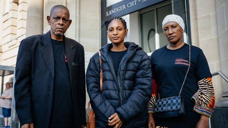 Fall Ibrahima Barry: Beginn Prozess gegen 9 Polizeibeamte 36 KLs 4 25 (Forts. 7.7.) + Mahnwache des Solidaritätskreises Justice for Ibrahima Barry ab 9 Uhr vor dem Gericht ** NUR FÜR REDAKTIONELLE ZWECKE ** EDITORIAL USE ONLY **<p>Fall Ibrahima Barry: Beginn Prozess gegen 9 Polizeibeamte 36 KLs 4 25 (Forts. 7.7.) + Mahnwache des Solidaritätskreises Justice for Ibrahima Barry ab 9 Uhr vor dem Gericht Copyright: ChristophxJendral *** Ibrahima Barry Case: Trial Begins Against 9 Police Officers, 36 Counts, 4, 25 Continued, 7, 7 Vigil by the Justice for Ibrahima Barry Solidarity Group Starting at 9 a.m. in Front of the Courthouse ** FOR EDITORIAL USE ONLY ** EDITORIAL USE ONLY ** p Ibrahima Barry Case: Trial Begins Against 9 Police Copyright: ChristophxJendral doc86fgca7epmaxm8ikn7u ,EDITORIAL USE ONLY