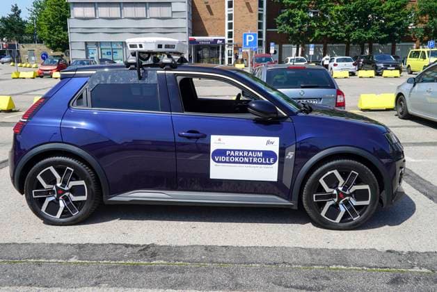 CNTV VIDEOPARKEN- Mit dem neuen PKW vom Landesbetrieb Verkehr (LBV), gibt es jetzt Parkraum Ueberwachung per Videofahrzeug es soll ab dem 7. Juli tausende von Autos gescannt und kontrolliert werden ob sie richtig oder flasch parken 24.06.2026 Hamburg Hightech gegen Parksuender Hamburg Deutschland *** CNTV VIDEO PARKING With the new vehicle from the State Transportation Agency (LBV), video-monitored parking enforcement is now available. Starting July 7, thousands of cars are set to be scanned and checked to see if they are parked correctly or illegally. June 24, 2026, Hamburg: High-tech measures against parking violators, Hamburg, Germany