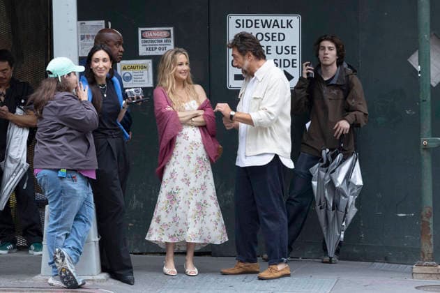 Kate Hudson und Javier Bardem bei den Dreharbeitem zum Kinofilm Hello & Paris in Downtown Manhattan. New York, 23.06.2026 *** Kate Hudson and Javier Bardem on the set of the movie *Hello Paris* in Downtown Manhattan, New York, June 23, 2026 Foto:xJ.xShorex xFuturexImagex hello_6620