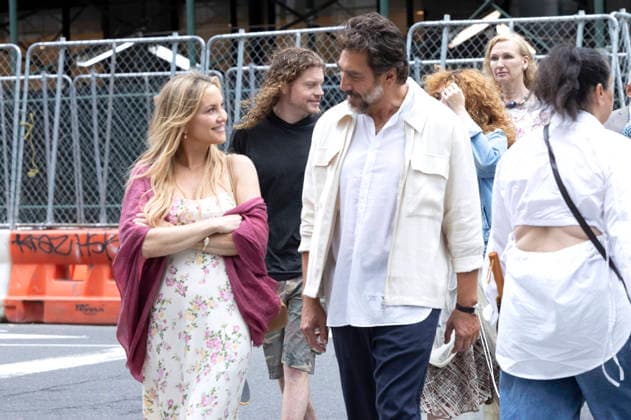 Kate Hudson und Javier Bardem bei den Dreharbeitem zum Kinofilm Hello & Paris in Downtown Manhattan. New York, 23.06.2026 *** Kate Hudson and Javier Bardem on the set of the movie *Hello Paris* in Downtown Manhattan, New York, June 23, 2026 Foto:xJ.xShorex xFuturexImagex hello_6624