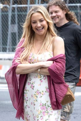 Kate Hudson bei den Dreharbeitem zum Kinofilm Hello & Paris in Downtown Manhattan. New York, 23.06.2026 *** Kate Hudson on the set of the movie *Hello Paris* in downtown Manhattan, New York, June 23, 2026 Foto:xJ.xShorex xFuturexImagex hello_6627